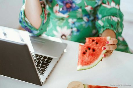 Evde Ergonomik Çalışma İçin 6 İpucu Plume Mag