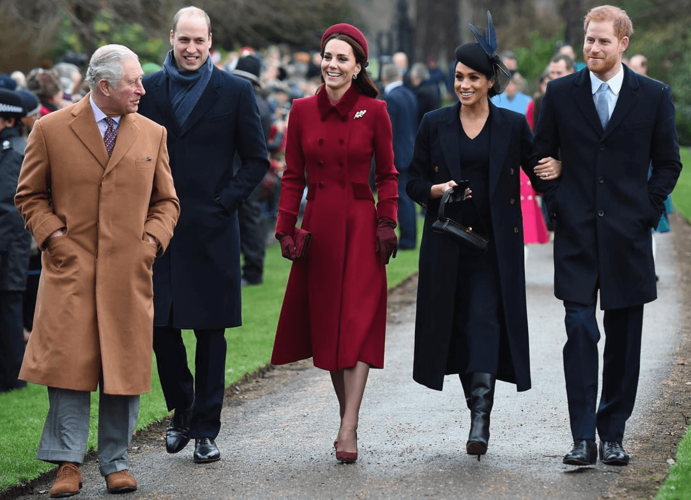 kraliyet ailesi yürüyüşte
