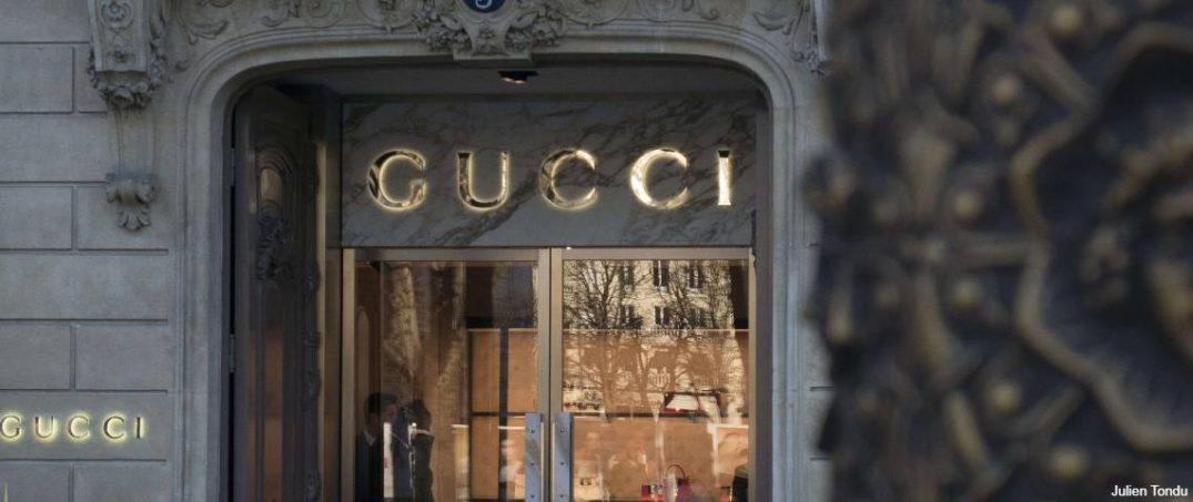 Lüks Moda Devleri, Genç Ünlülerin Kanatlarında