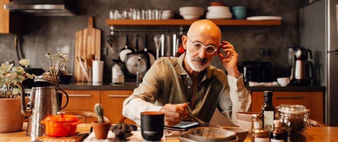 Evlerinize İyi Bakın: Kaşif Ruhlu Moshe Aelyon’un Şiirsel Yaşam Alanı