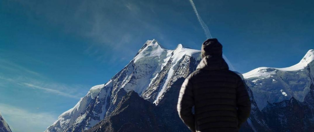 Everest’in Zirvesine Zorlu Tırmanış