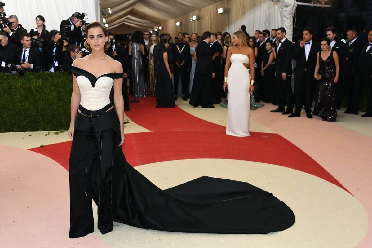 Emma Watson yeniden kullanılan elbisesiyle