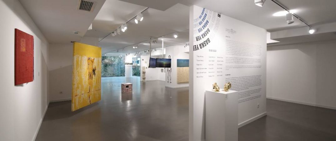 Başka Yer Sergisi | Decollage