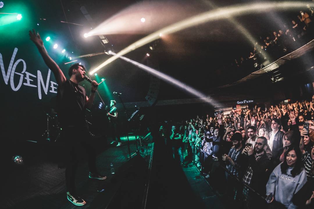 Mengene ve Dostları, Depremzedeler İçin Sahneye Çıktı!