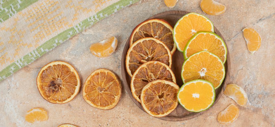 tabak içerisinde taze portakal dilimi kuru portakal dilimi