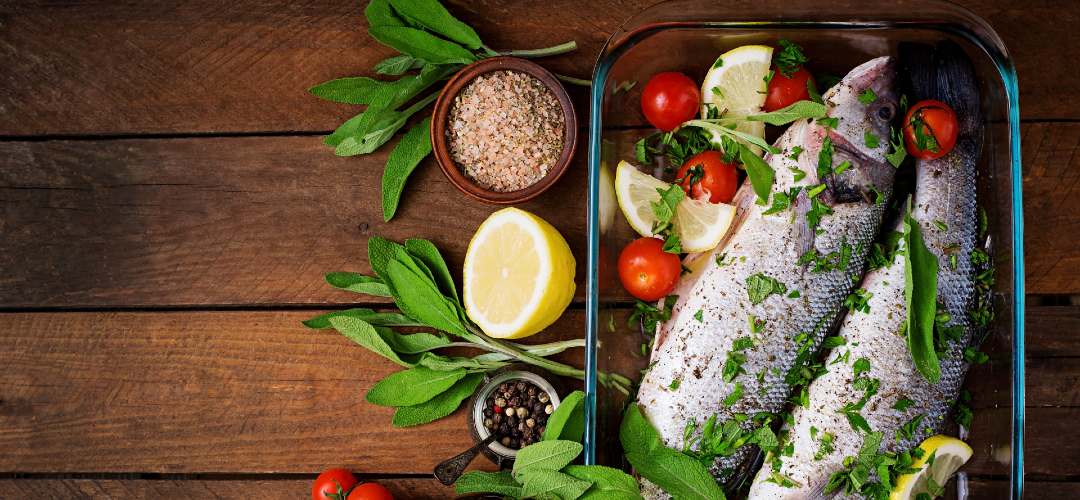 fırın kabı içerisinde balık