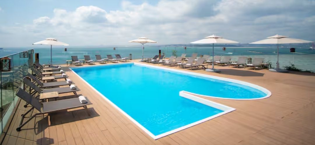 DoubleTree by Hilton İstanbul moda havuz