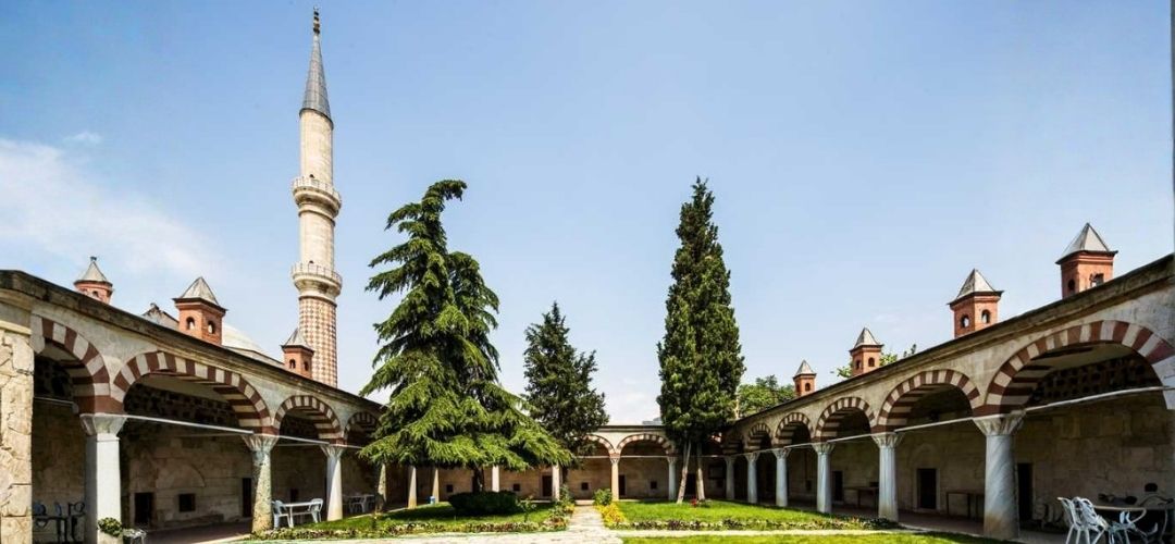 Tarihi Peykler Medresesi