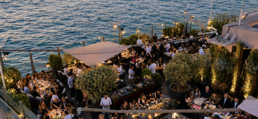 Galataport İstanbul restoranları arasında Frankie manzarası