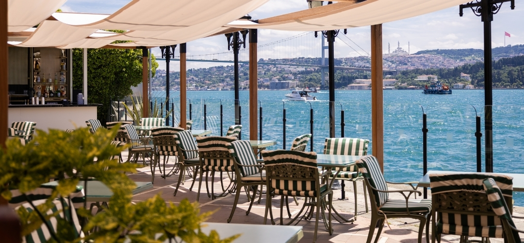Çırağan c lounge boğaz manzaralı masaları 