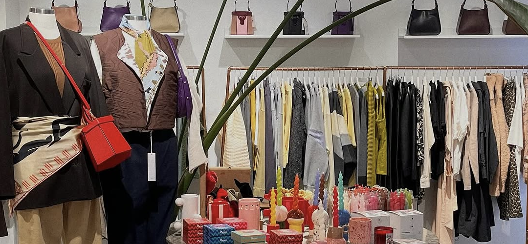karaköy'de butik kıyafet mağazası Lokal Mağaza'da özel tasarımlar